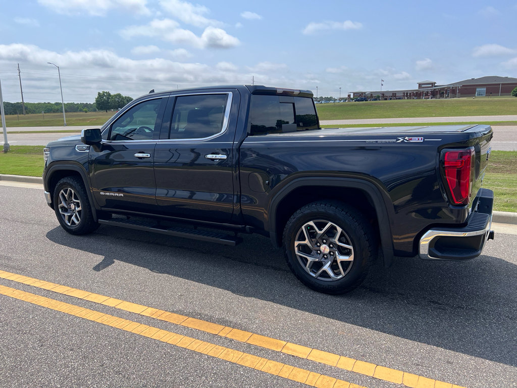 Used 2022 GMC Sierra 1500 SLT AWD/4WD image 11