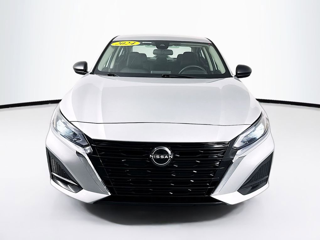 Used 2024 Nissan Altima 2.5 SV image 2
