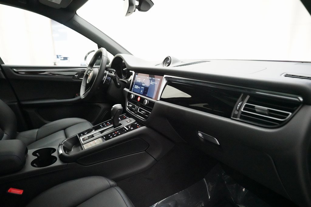 Used 2025 Porsche Macan Turbo image 26