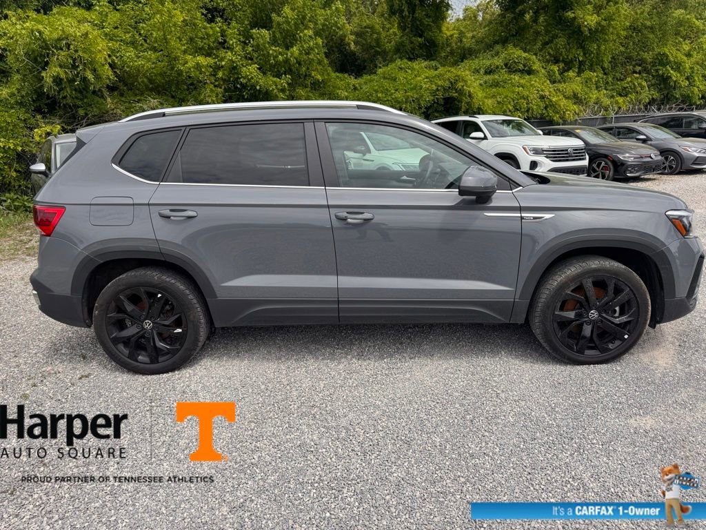 Used 2023 Volkswagen Taos SE w/ Panoramic Sunroof Package image 6
