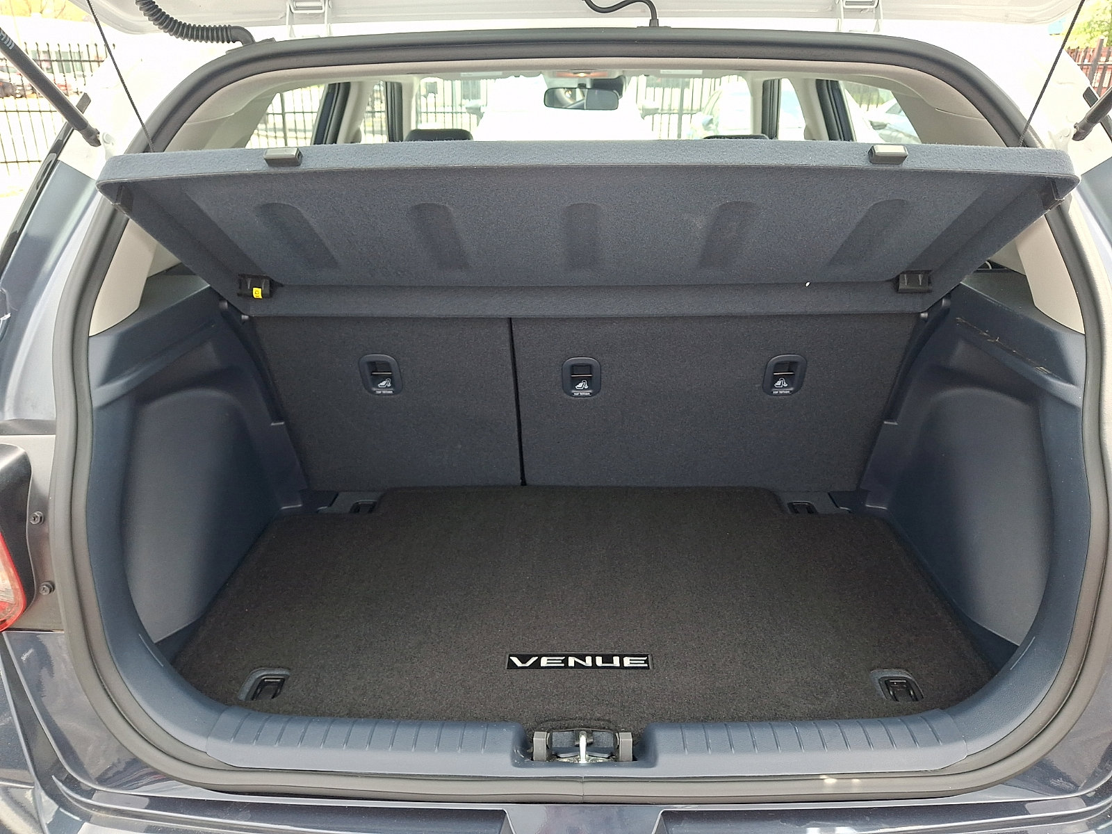 Certified 2022 Hyundai Venue Limited w/ Cargo Package image 29