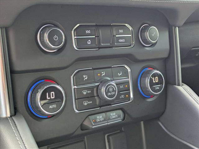Used 2024 Chevrolet Suburban LS RWD image 8