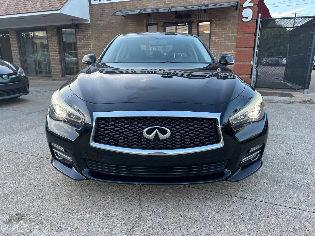 Used 2017 INFINITI Q50 3.0t Premium w/ 3.0T Premium Plus Package AWD/4WD image 2