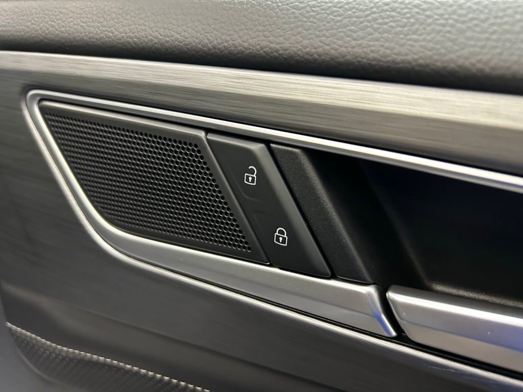Used 2024 Volkswagen Atlas Cross Sport SE FWD image 18