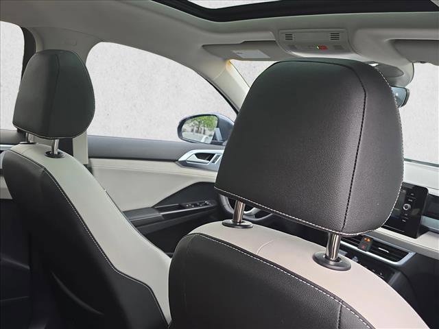 Used 2025 Volkswagen Taos SE image 22