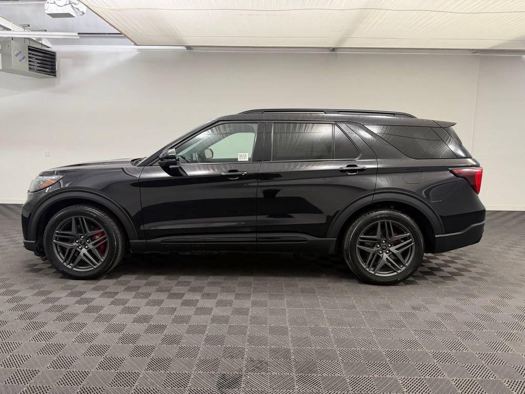 Used 2025 Ford Explorer ST AWD/4WD image 2