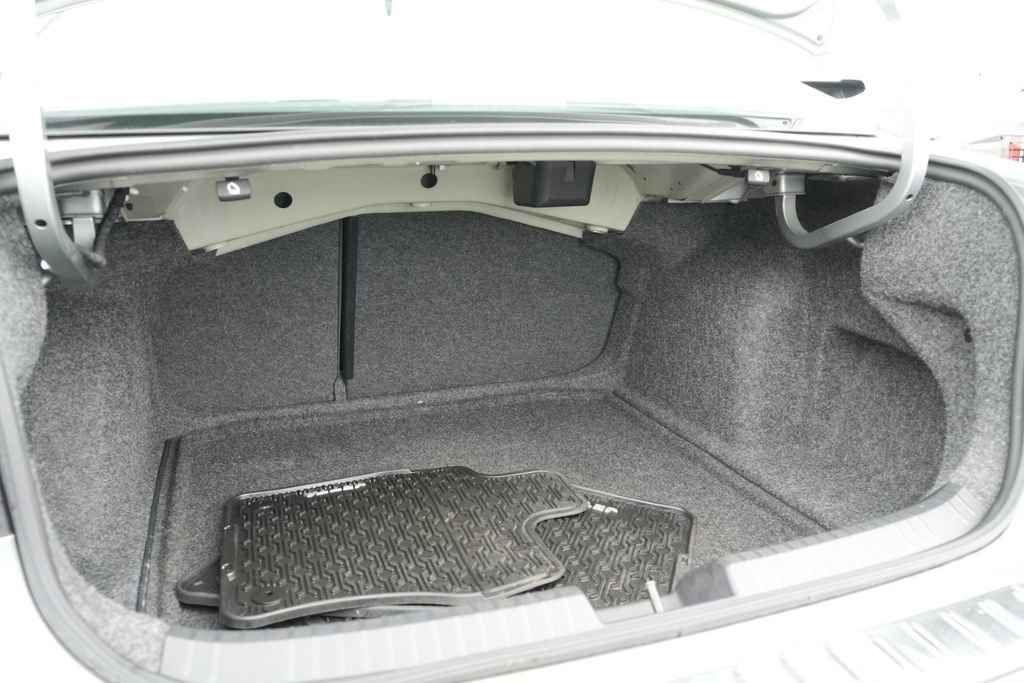 Used 2023 Volkswagen Jetta SE w/ Panoramic Sunroof Package image 12