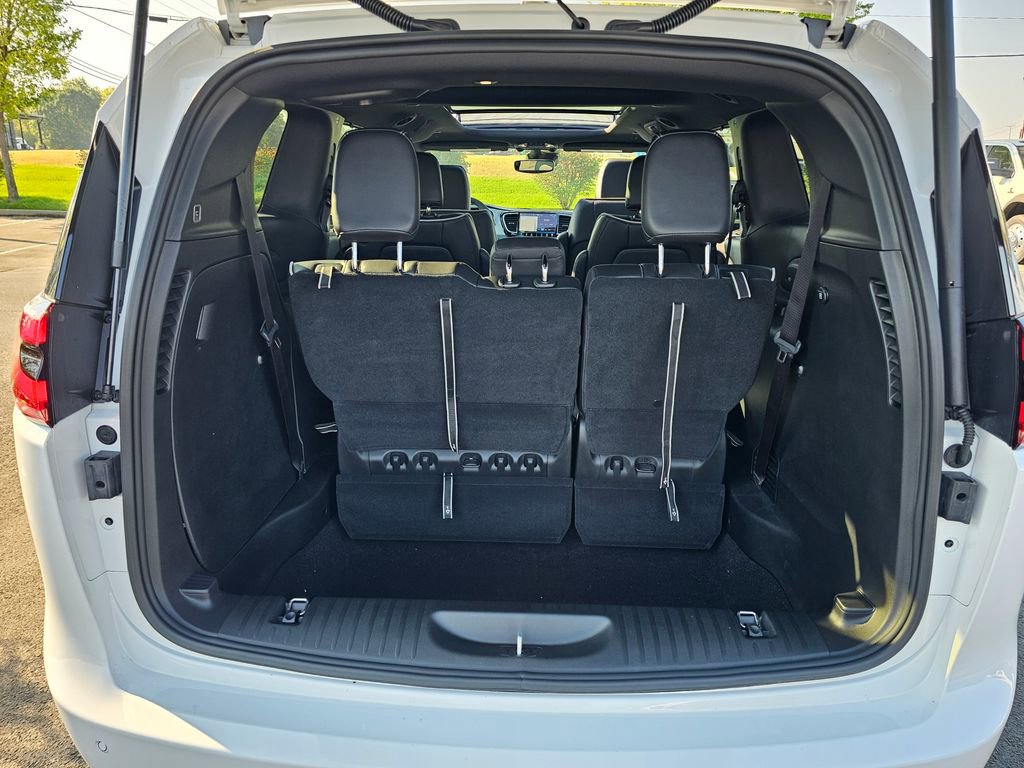 New 2026 Chrysler Pacifica Limited image 32