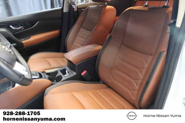 Used 2018 Nissan Rogue SL w/ Premium Package image 4