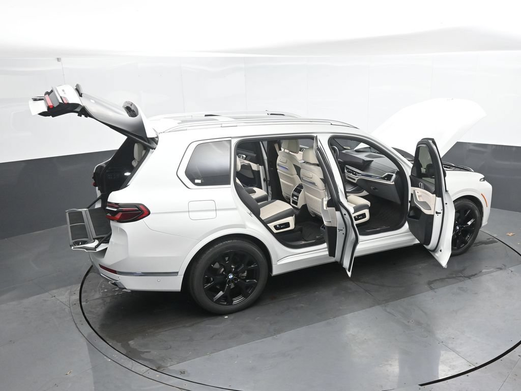 Used 2023 BMW X7 xDrive40i AWD/4WD image 52