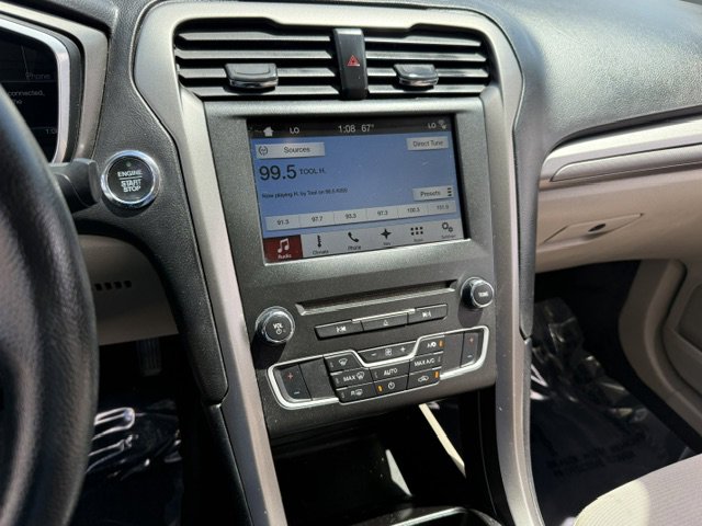 Used 2017 Ford Fusion SE w/ Fusion SE Technology Package image 15