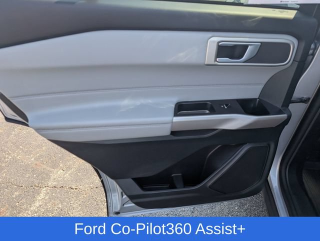 Used 2023 Ford Explorer XLT w/ Equipment Group 202A AWD/4WD image 17
