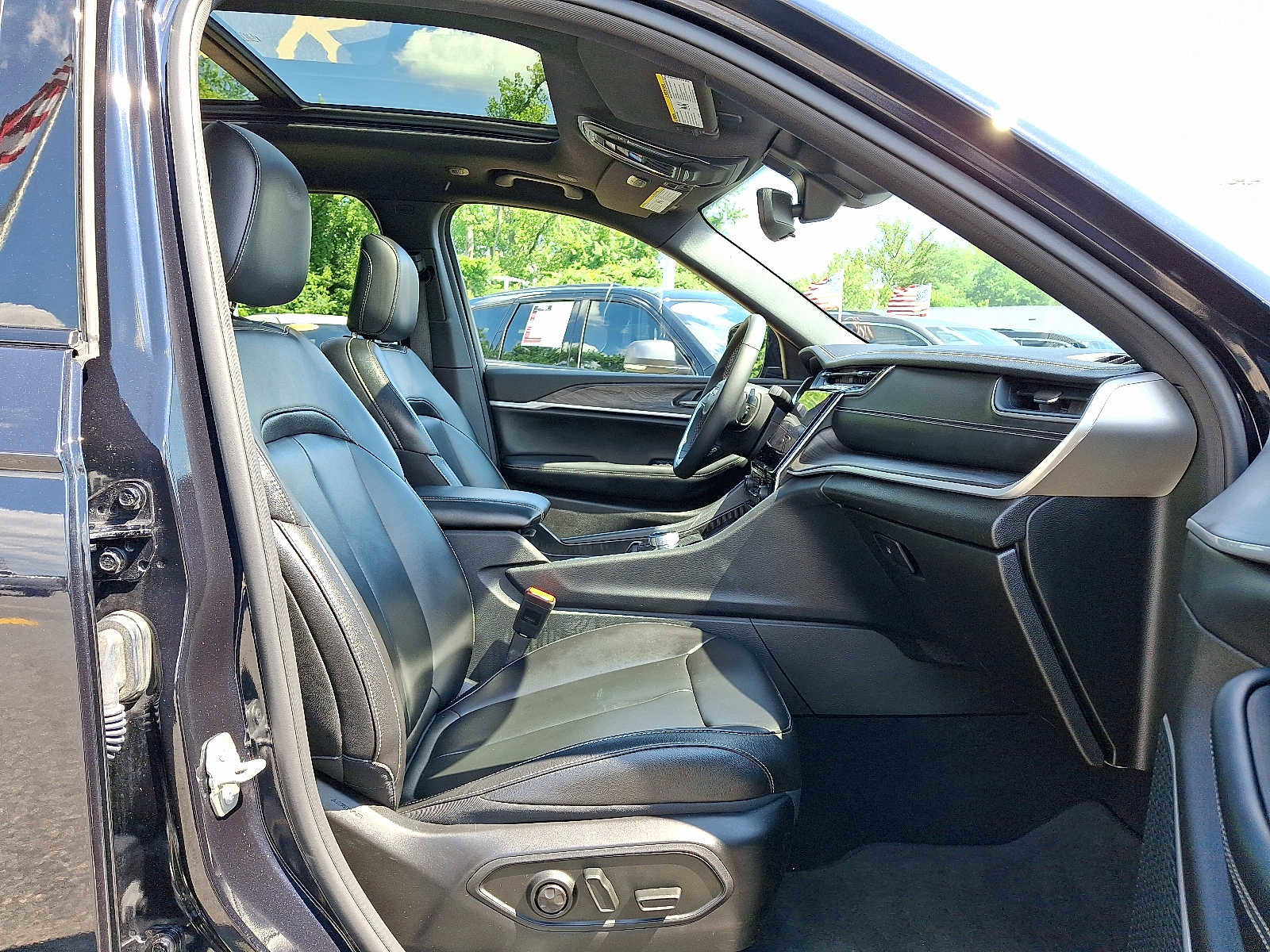 Used 2024 Jeep Grand Cherokee Limited 4xe image 16