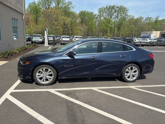Used 2017 Chevrolet Malibu Premier w/ Driver Confidence Package image 5