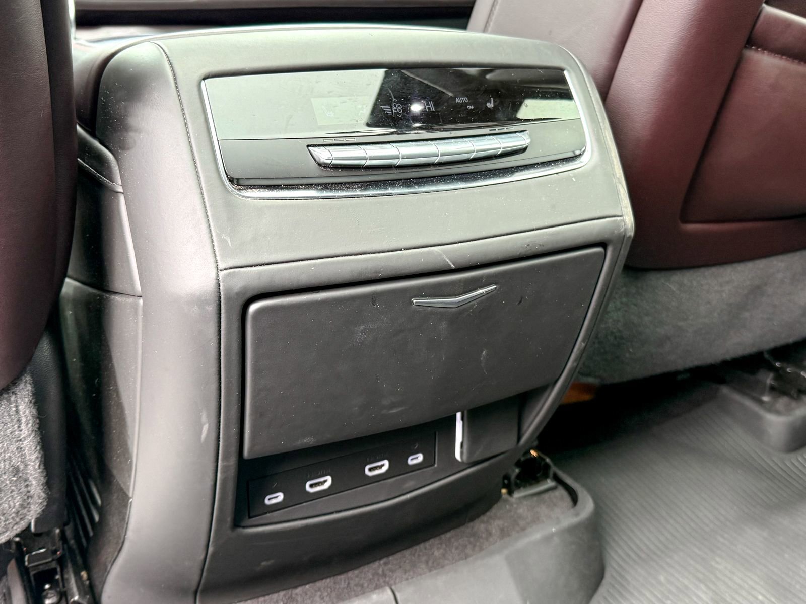 Used 2022 Cadillac Escalade Sport Platinum w/ LPO, ONYX Package image 35