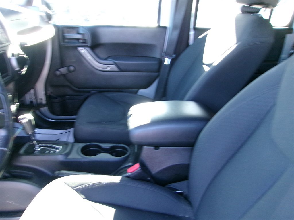 Used 2016 Jeep Wrangler Unlimited Sport w/ Connectivity Group image 14