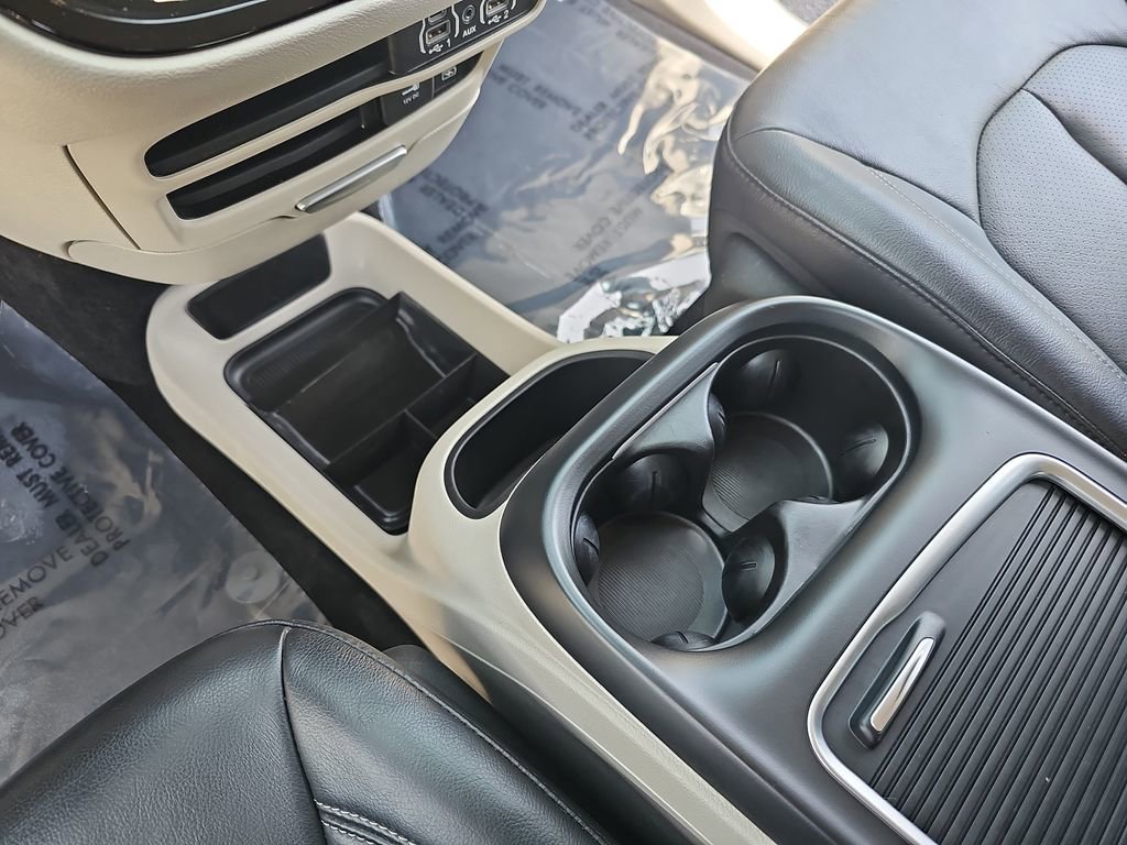 Certified 2022 Chrysler Pacifica Touring-L FWD image 26