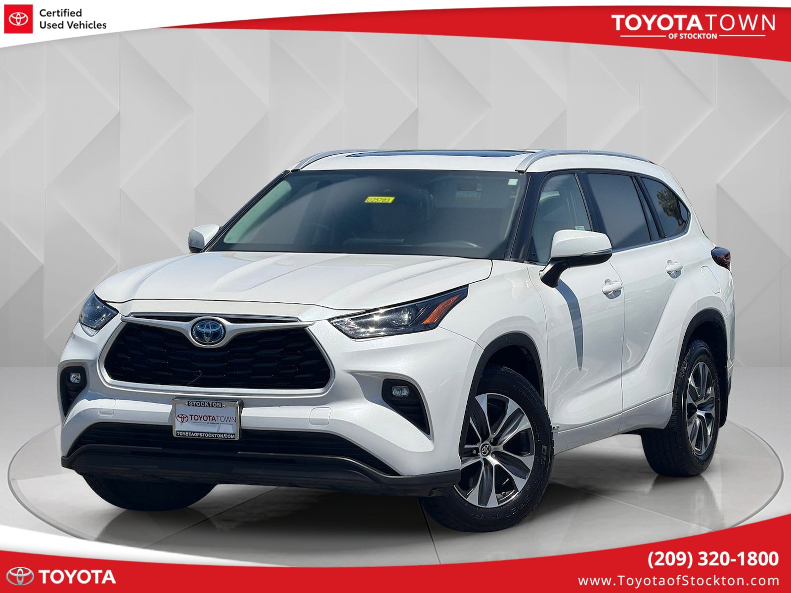Certified 2024 Toyota Highlander XLE AWD/4WD image 1