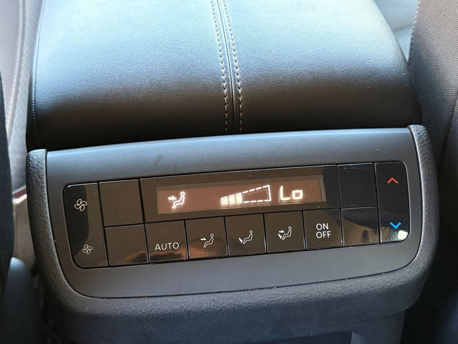 Used 2025 Nissan Pathfinder SV image 17