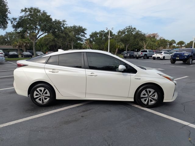 Used 2017 Toyota Prius Three FWD image 3