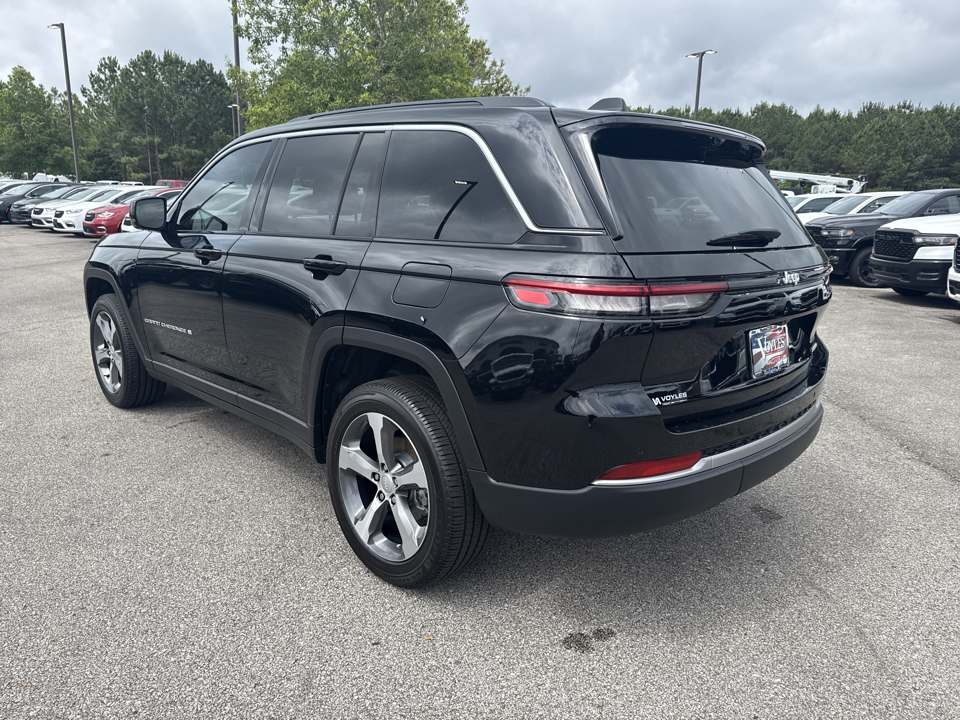 New 2026 Jeep Grand Cherokee Limited w/ Luxury Tech Group II RWD image 5