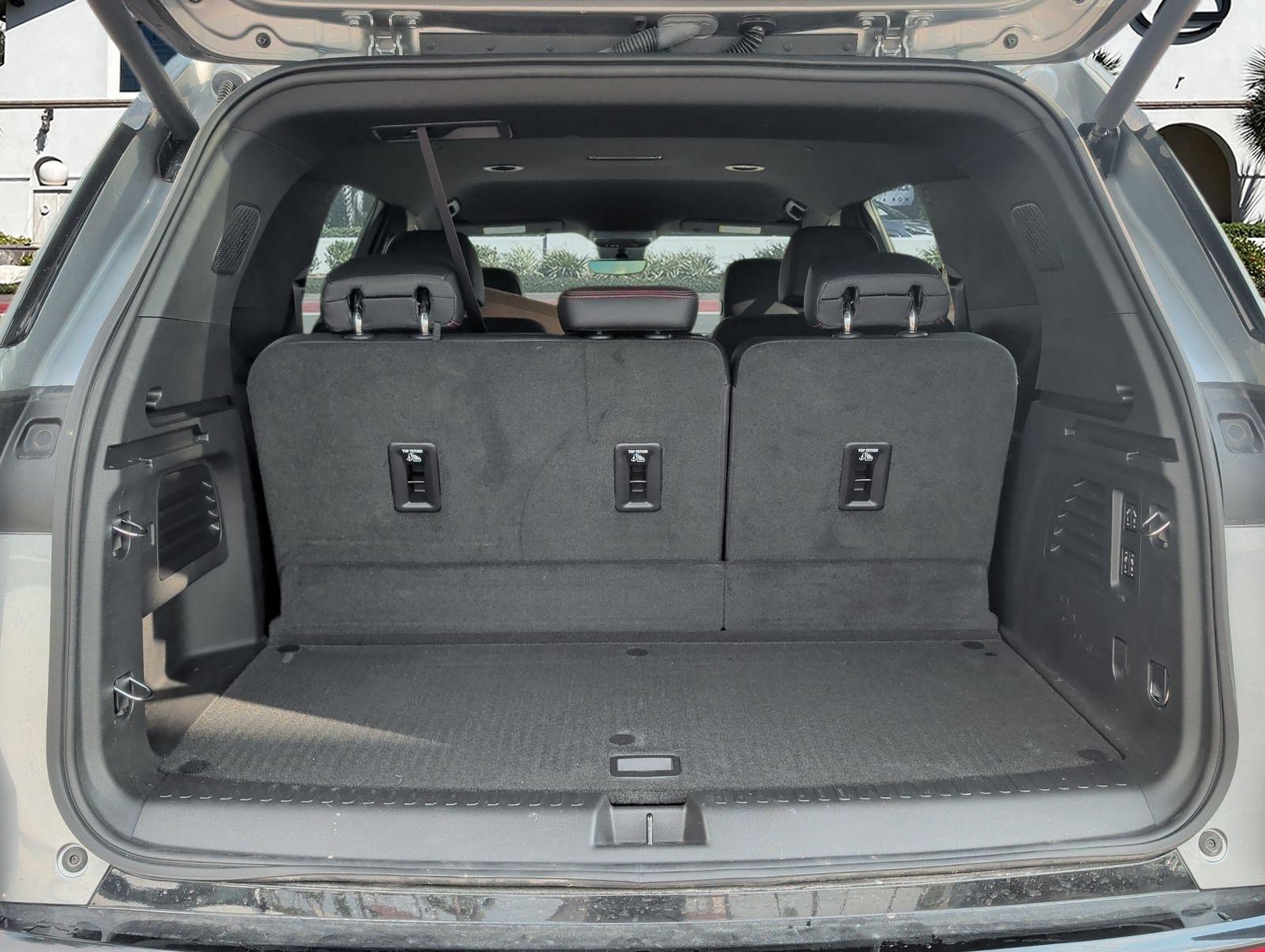 Used 2025 Chevrolet Traverse RS FWD image 27
