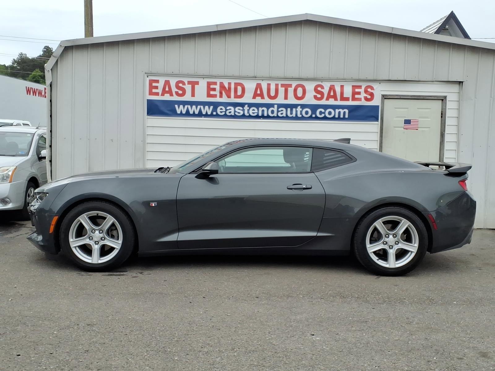 Used 2018 Chevrolet Camaro LT RWD image 3