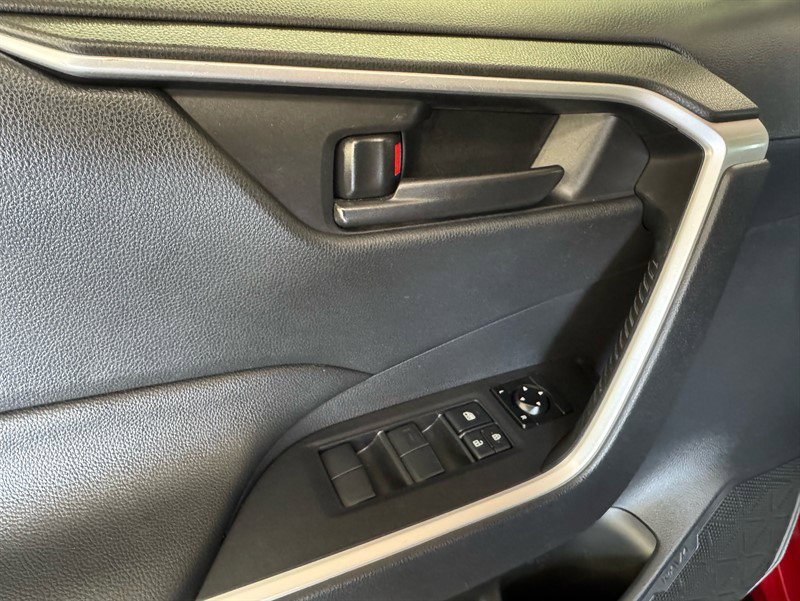 Used 2019 Toyota RAV4 LE w/ Carpet Mat Package AWD/4WD image 12