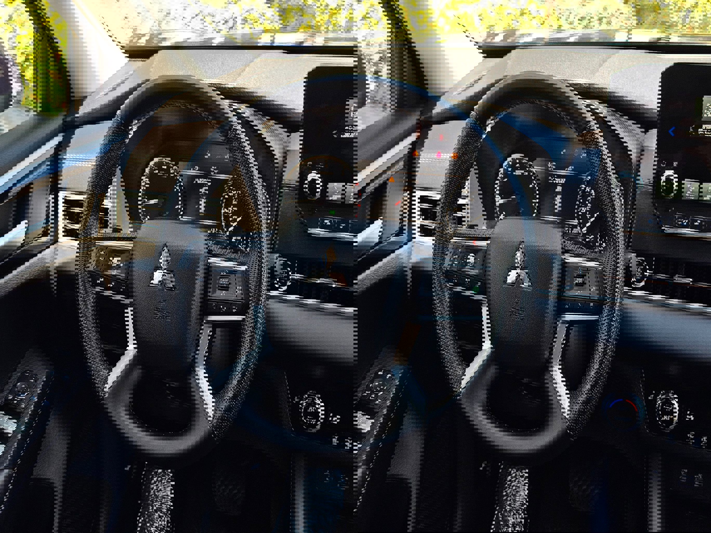 Used 2024 Mitsubishi Outlander SE Black Edition image 23