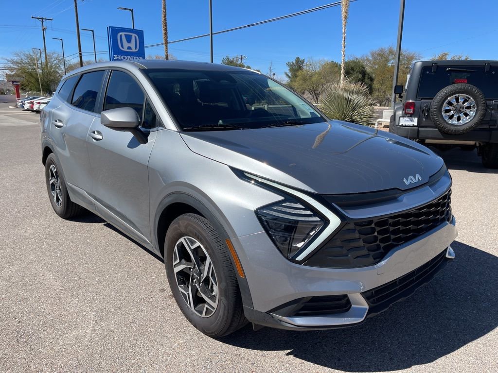 Used 2025 Kia Sportage LX FWD image 7