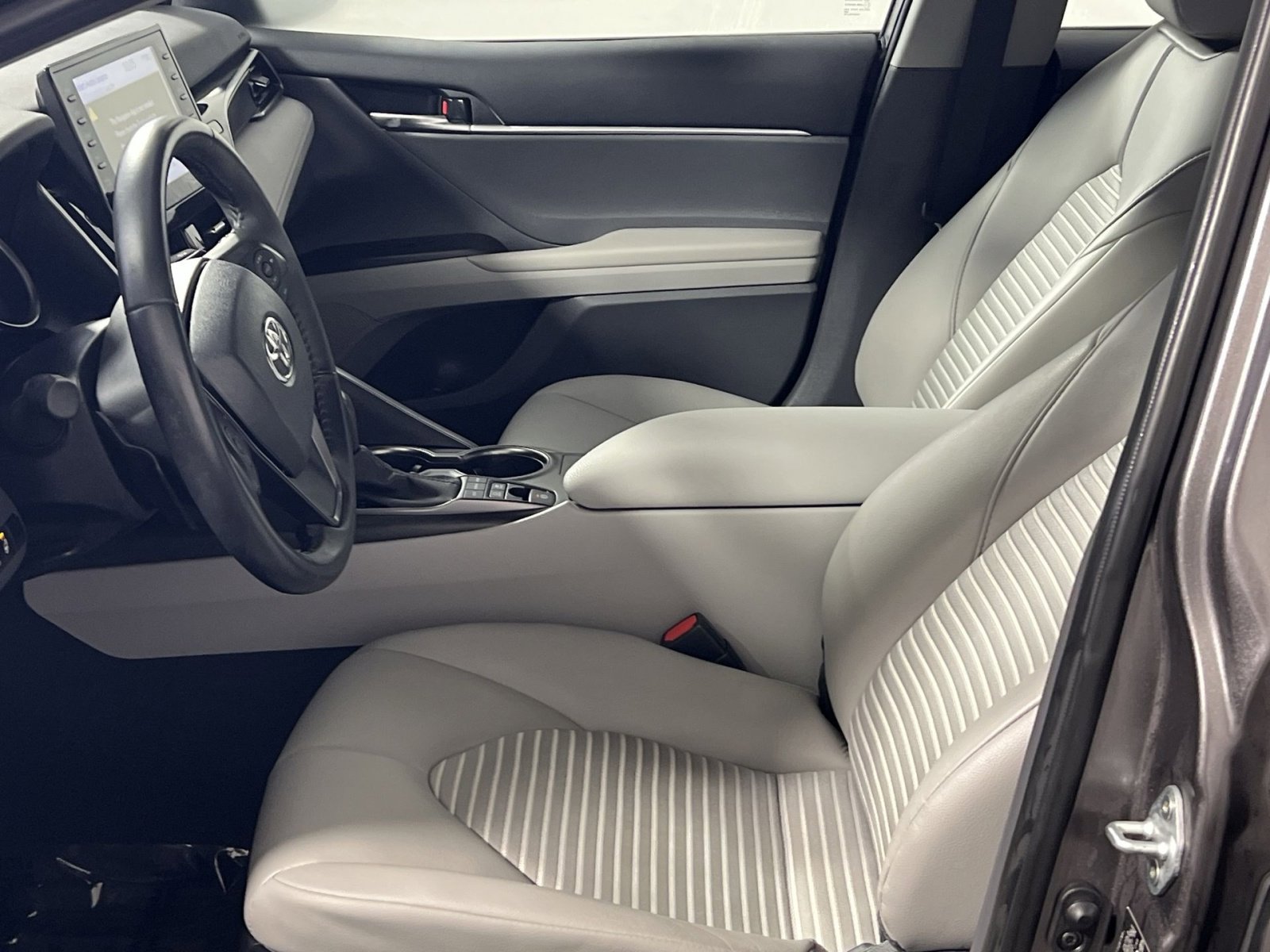 Used 2024 Toyota Camry SE image 13