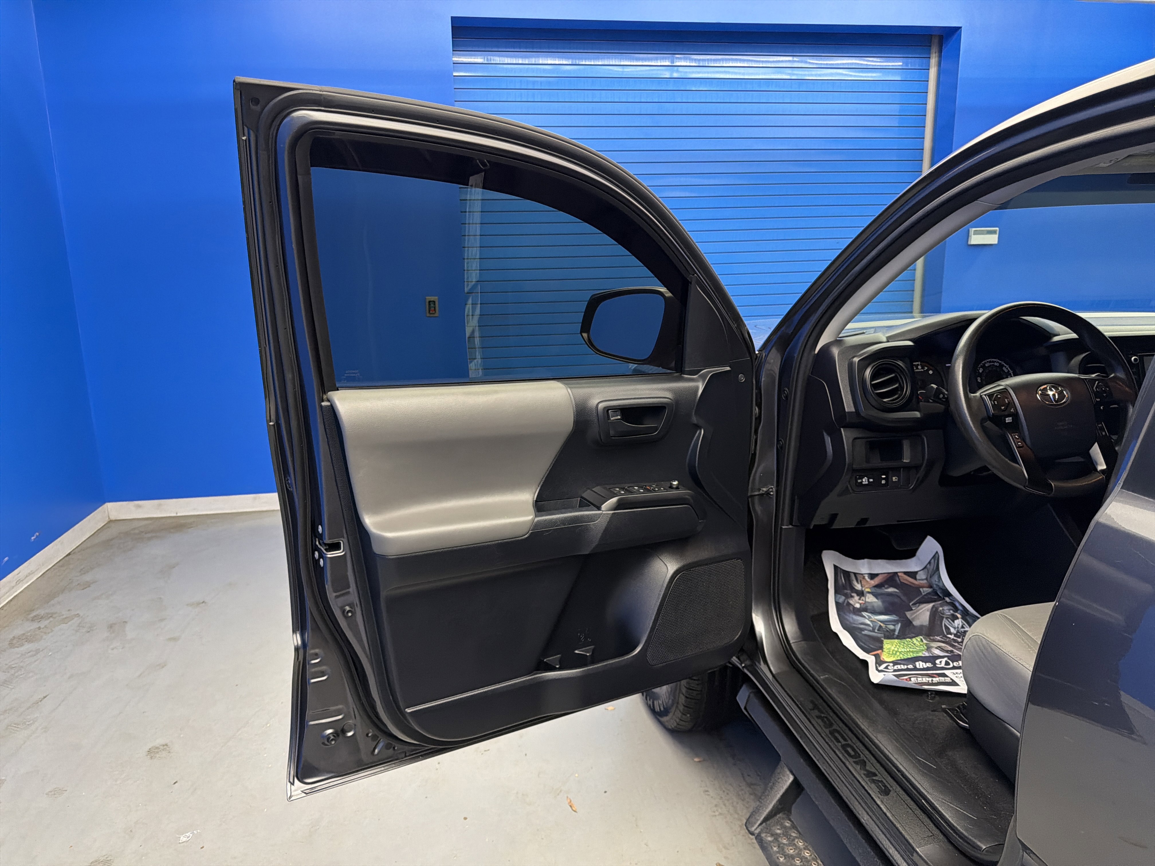 Used 2018 Toyota Tacoma SR w/ SR Convenience Package AWD/4WD image 10