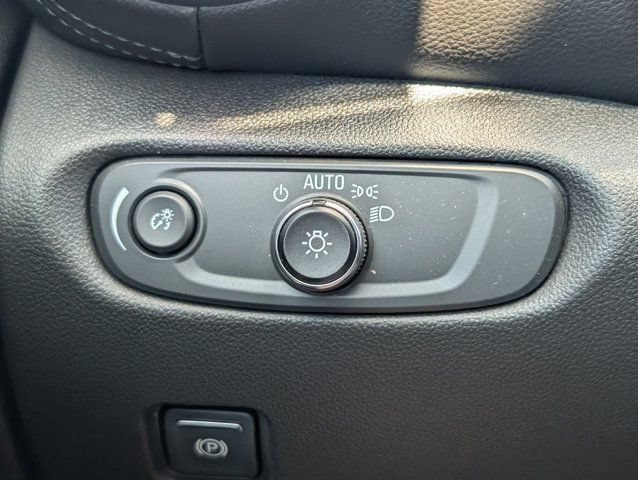Used 2021 Chevrolet Blazer LT FWD image 23