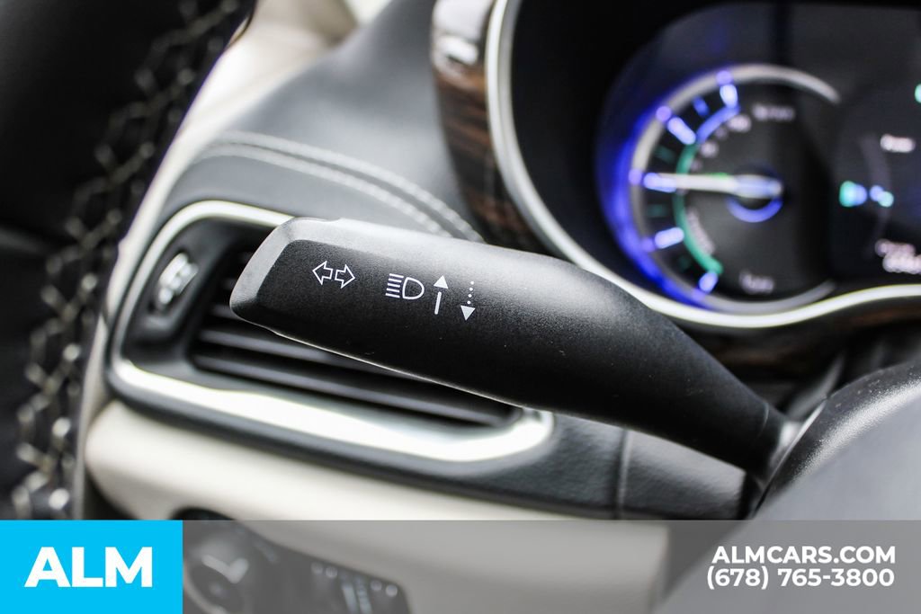 Used 2023 Chrysler Pacifica Limited image 29