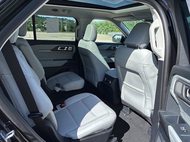 New 2026 Ford Explorer Platinum w/ LUX Leather Package AWD/4WD image 18