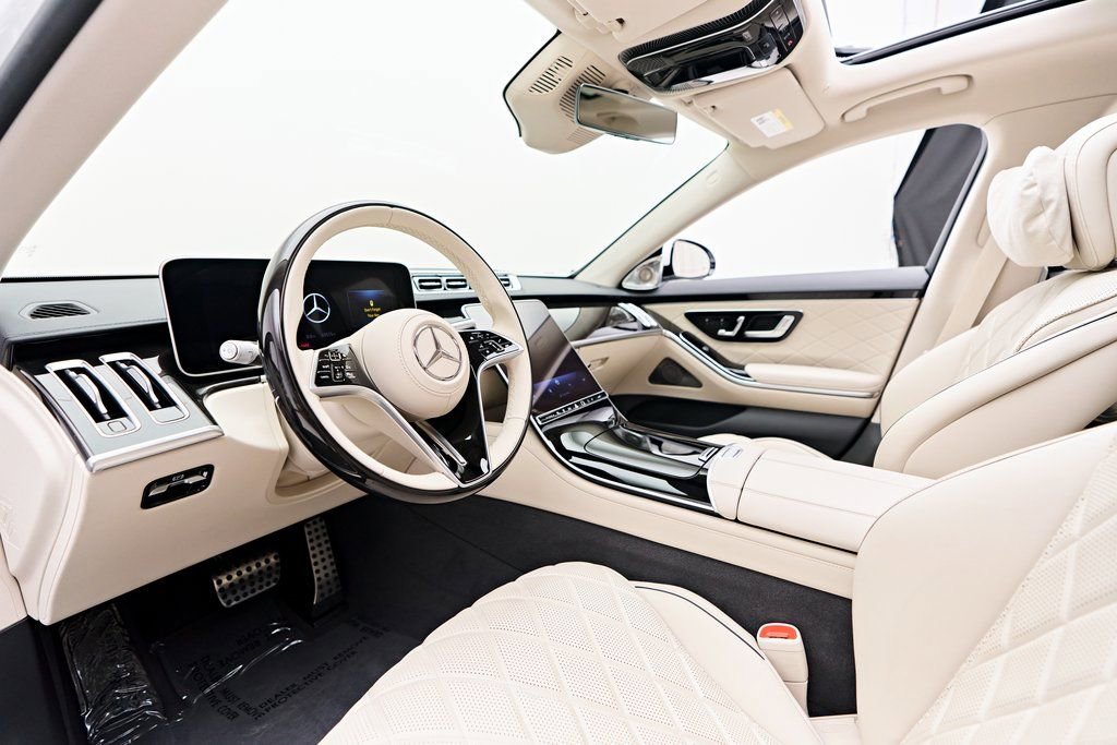 Used 2024 Mercedes-Benz S 580e 4MATIC Sedan image 2