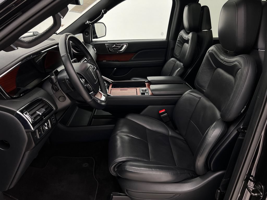 Used 2022 Lincoln Navigator L Reserve AWD/4WD image 12