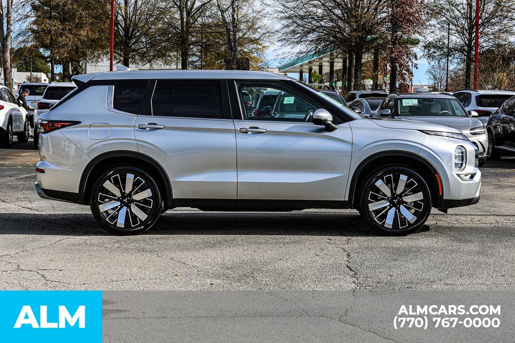 Used 2025 Mitsubishi Outlander SE image 10
