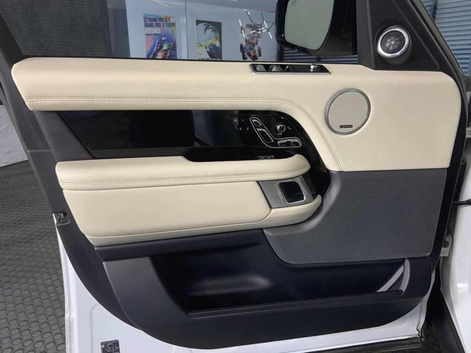 Used 2019 Land Rover Range Rover HSE AWD/4WD image 23