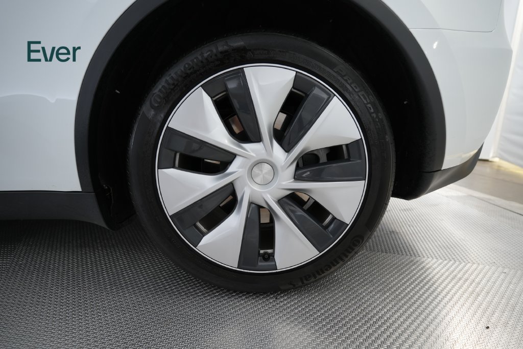 Used 2023 Tesla Model Y Long Range AWD/4WD image 9