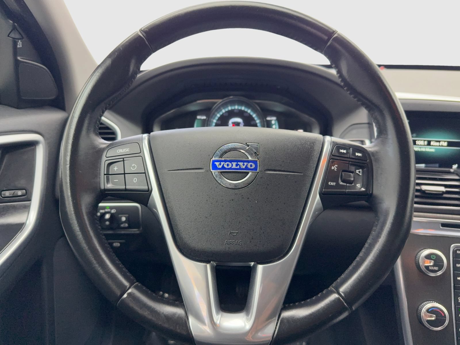 Used 2016 Volvo XC60 T6 AWD/4WD image 19