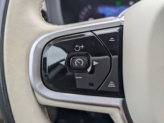 Certified 2023 Volvo XC60 B6 Ultimate w/ Protection Package Premier AWD/4WD image 17