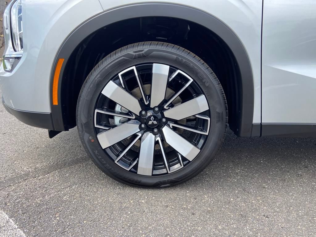 New 2026 Mitsubishi Outlander SE image 9