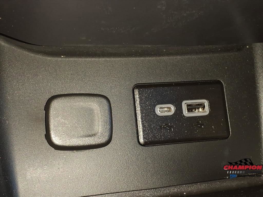 Used 2023 GMC Acadia SLE image 32