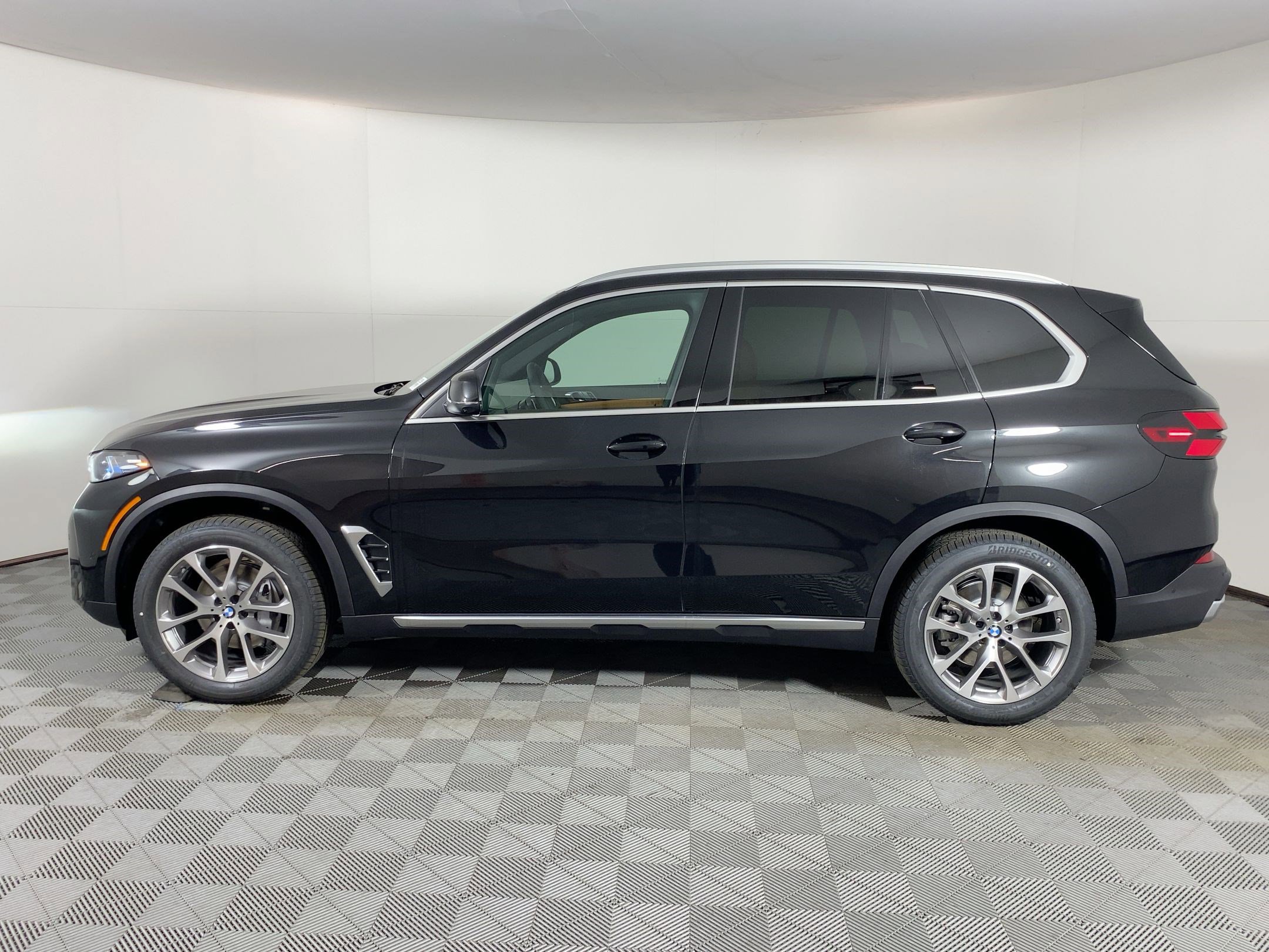 New 2026 BMW X5 sDrive40i w/ Premium Package video 2