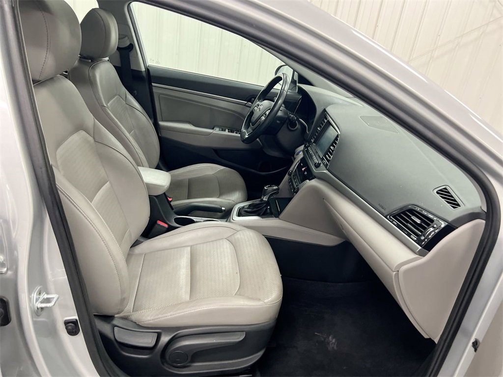 Used 2017 Hyundai Elantra Limited w/ Limited Tech Package 04 image 23