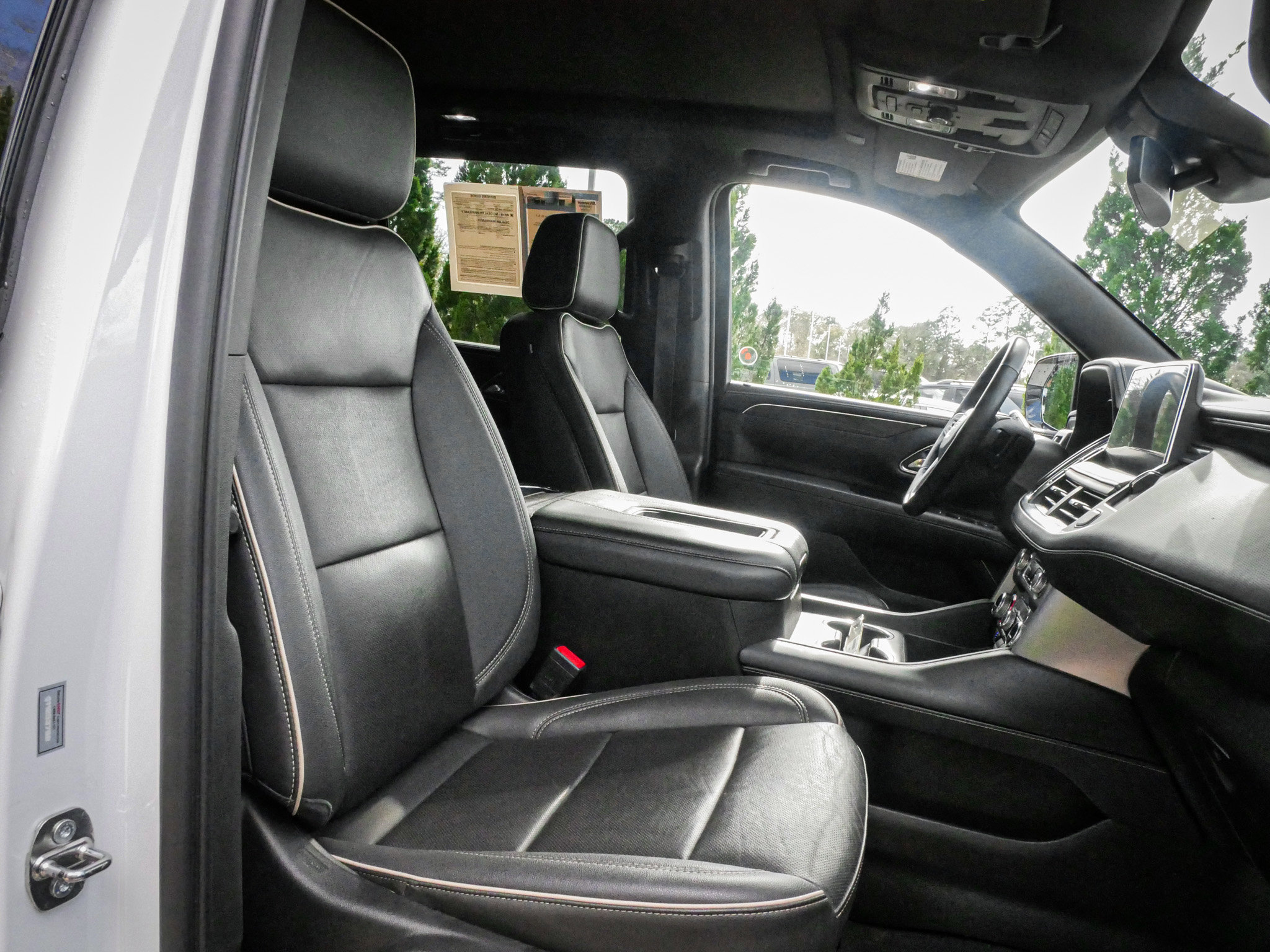 Used 2023 GMC Yukon XL SLT AWD/4WD image 34