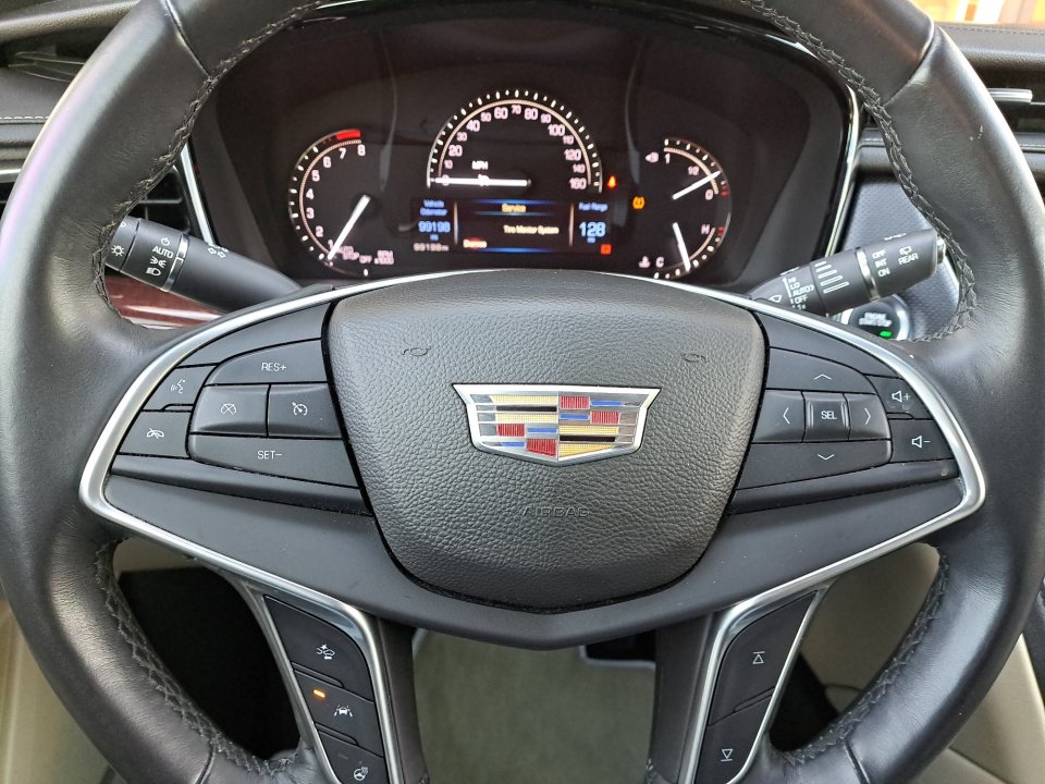 Used 2017 Cadillac XT5 Premium Luxury FWD image 26