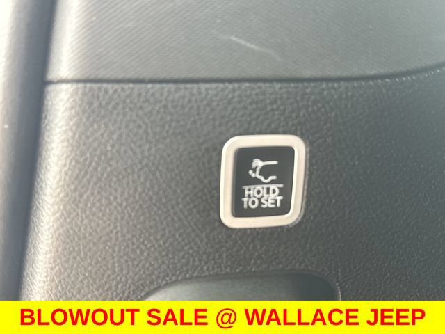 Certified 2024 Jeep Wagoneer Series II w/ Flexible Seating Group AWD/4WD image 9