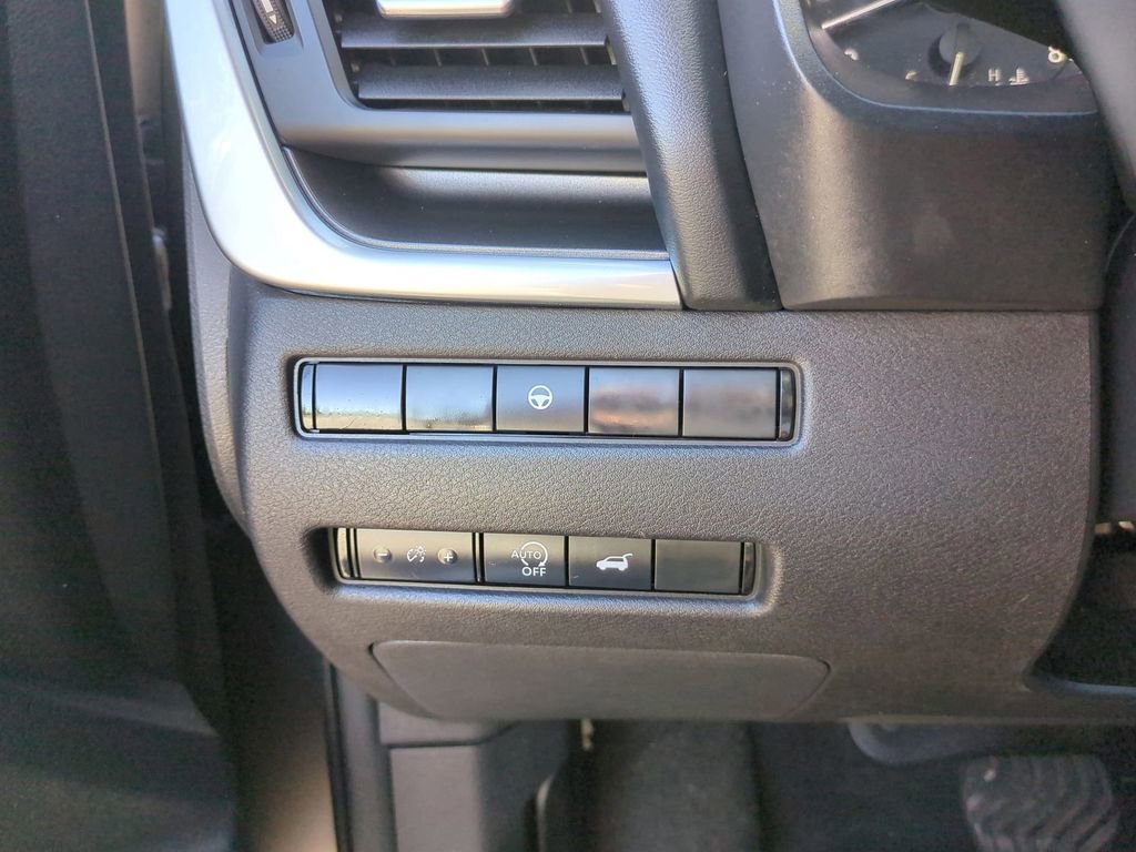 Used 2024 Nissan Rogue SV image 17